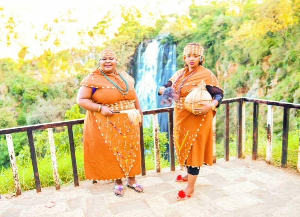 Flamboyant pastor Natasha stuns in traditional Kikuyu outfits during mother-daughter shoot Flamboyant pastor Natasha stuns in traditional Kikuyu outfits during mother-daughter shoot