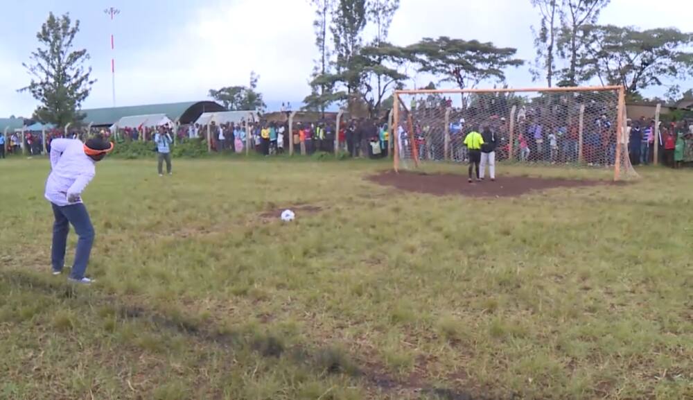 Ruto scores penalty after performing 10 powerful press-ups