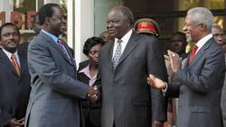 Raila Awasili Makafani ya Lee Kuutazama Mwili wa Mwai Kibaki