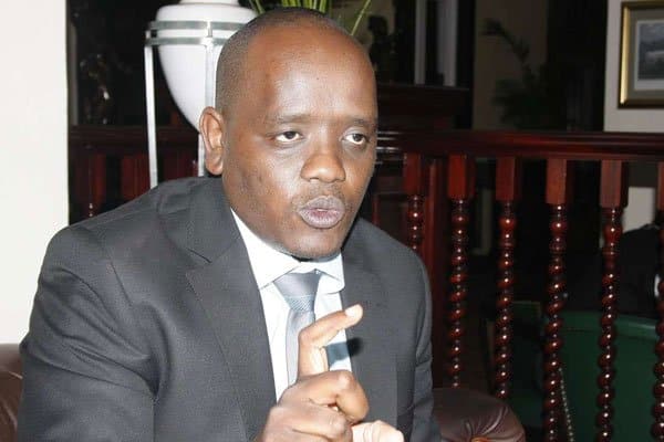 Aibu yamkuta Dennis Itumbi, makachero wa Rais Uhuru wamsukuma nyuma ya jukwaa