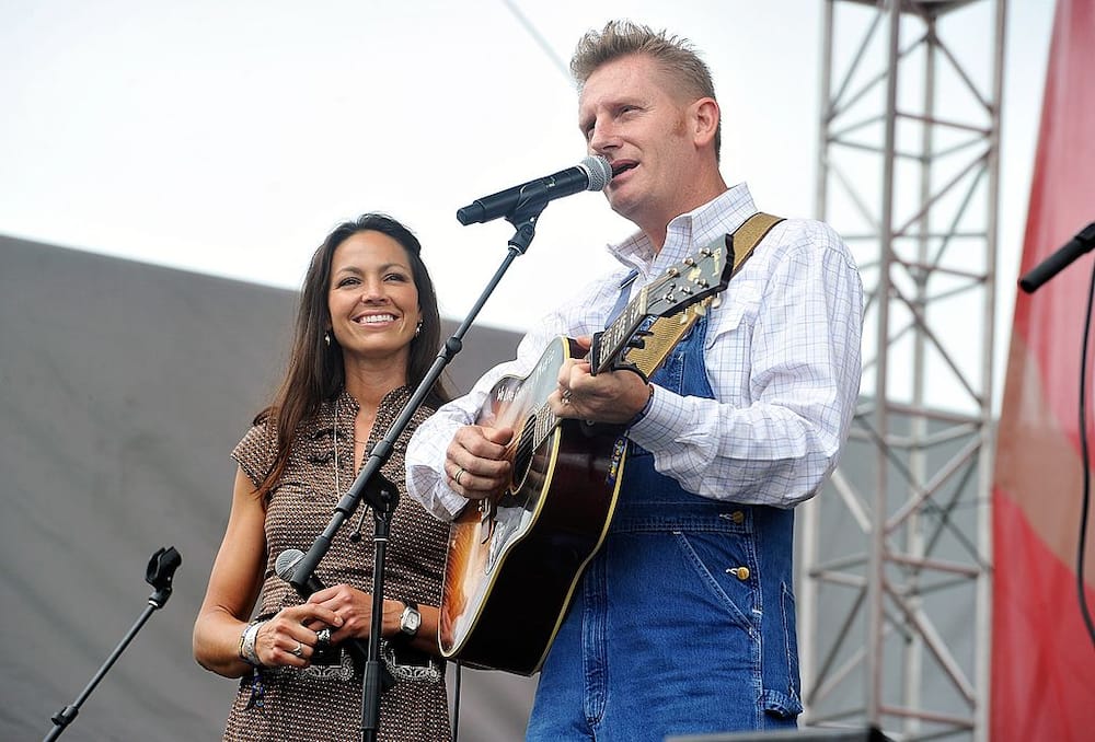 Is Rory Feek in a relationship