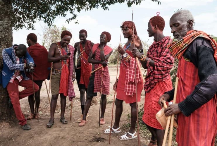 Maasai men and warriors gather near a polling station during Kenya's general election in Kilgoris on August 9, 2022. Photo: Yasuyoshi Chiba