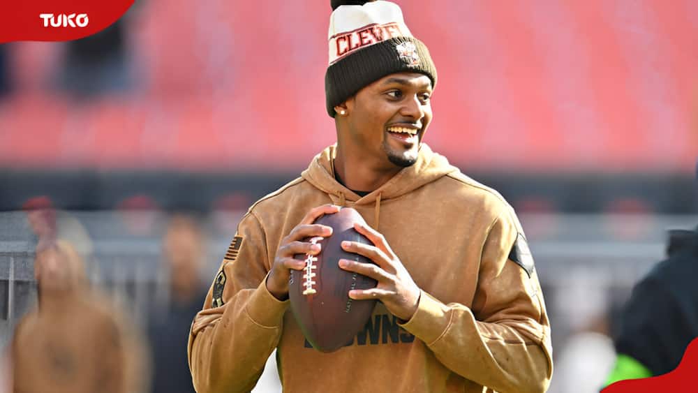Deshaun Watson #4 of the Cleveland Browns warms-up prior to a game against the Arizona Cardinals