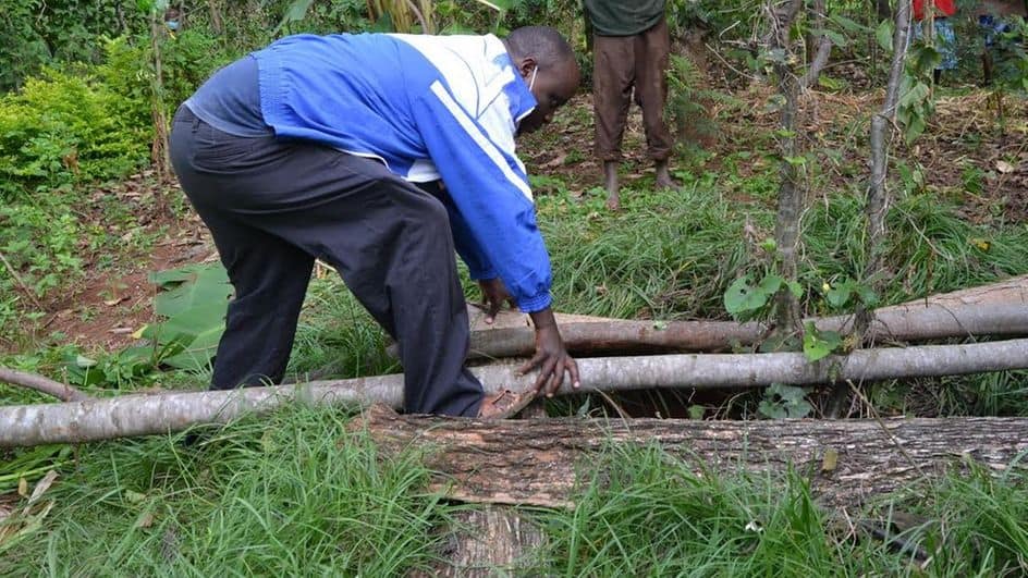 Jamaa aliyeanguka ndani ya shimo la futi 60 apatikana hai baada ya siku 13