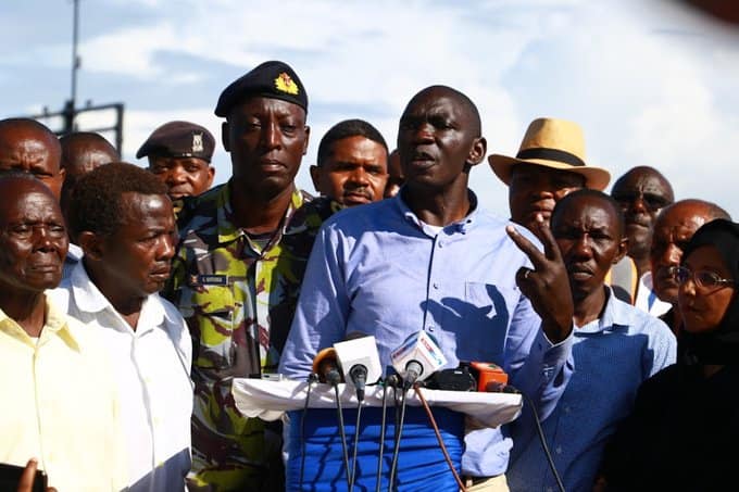 Likoni ferry: Government spokesman says retrieval of car wreckage may delay due to ocean currents