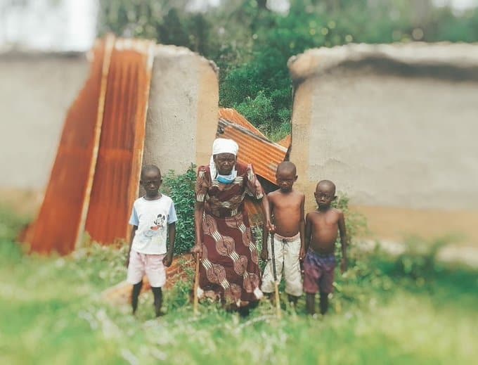 Kenyans come out to support elderly woman with orphaned grandchildren after her house got burnt