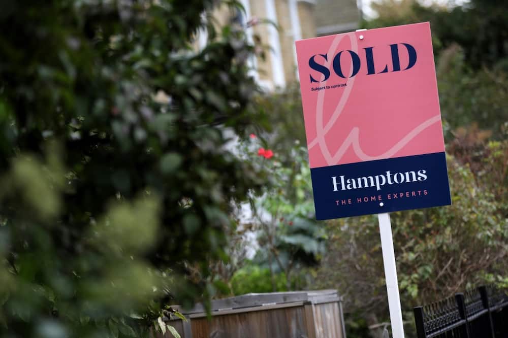 Analysts predict that British house prices are leading for a protracted slump