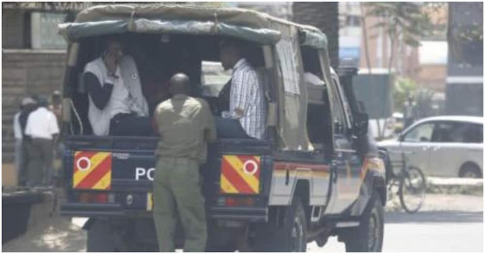 Hakimu afanyia kesi ndani ya gari la polisi baada ya mshukiwa kukataa kulishuka