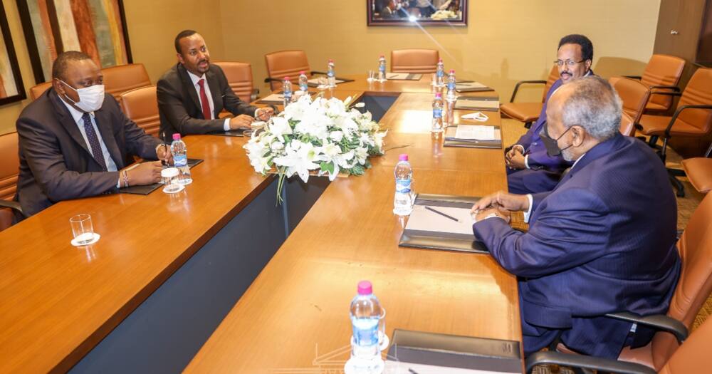 Uhuru Kenyatta meets Mohamed Farmajo amid diplomatic tensions between Kenya, Somalia