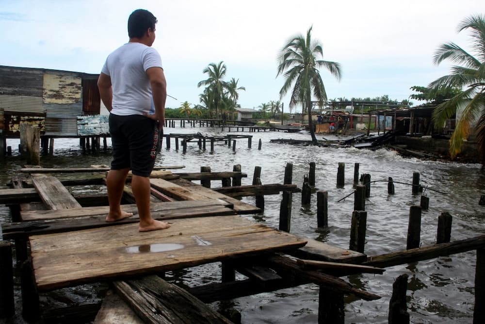 Storms swept away stilt houses in Maracaibo