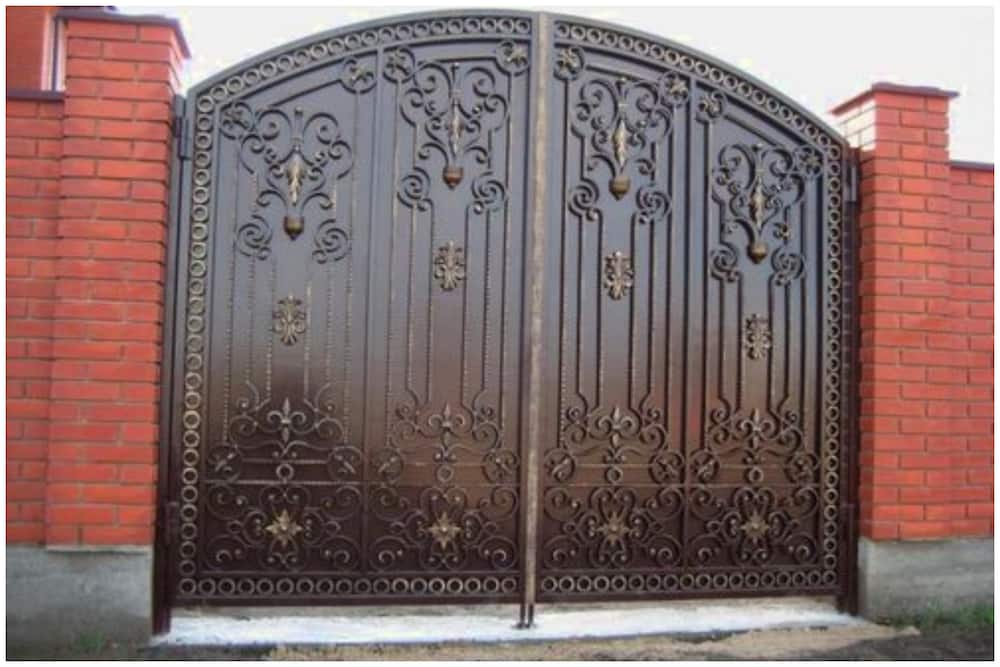 Iron gate design