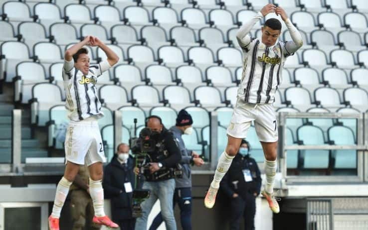 Cristiano Ronaldo celebrates a goal with Chiesa during his time at Juventus