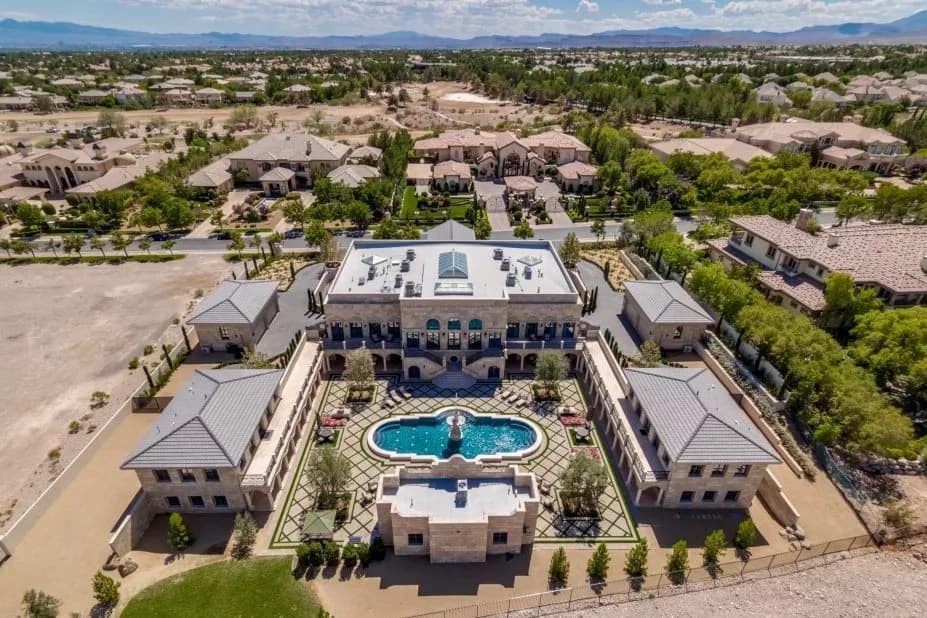Floyd Mayweather shows off new mansion in Las Vegas desert